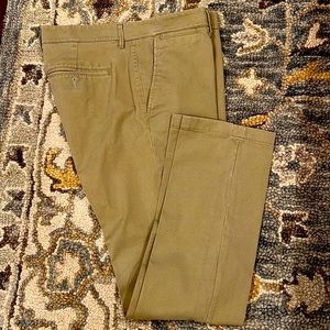 Men’s khaki pants